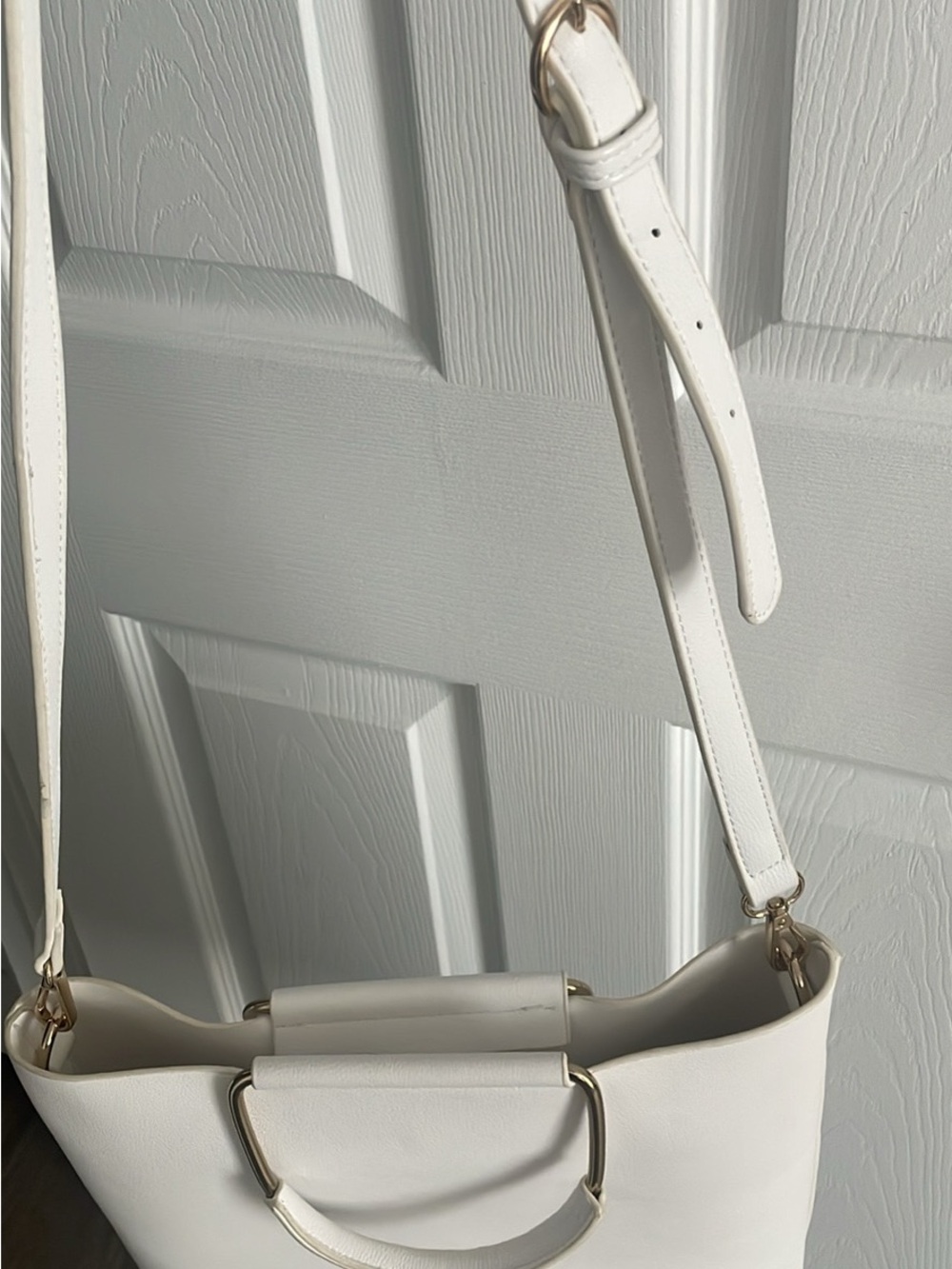 White Women’s Shoulder Bag with Gold Hardware